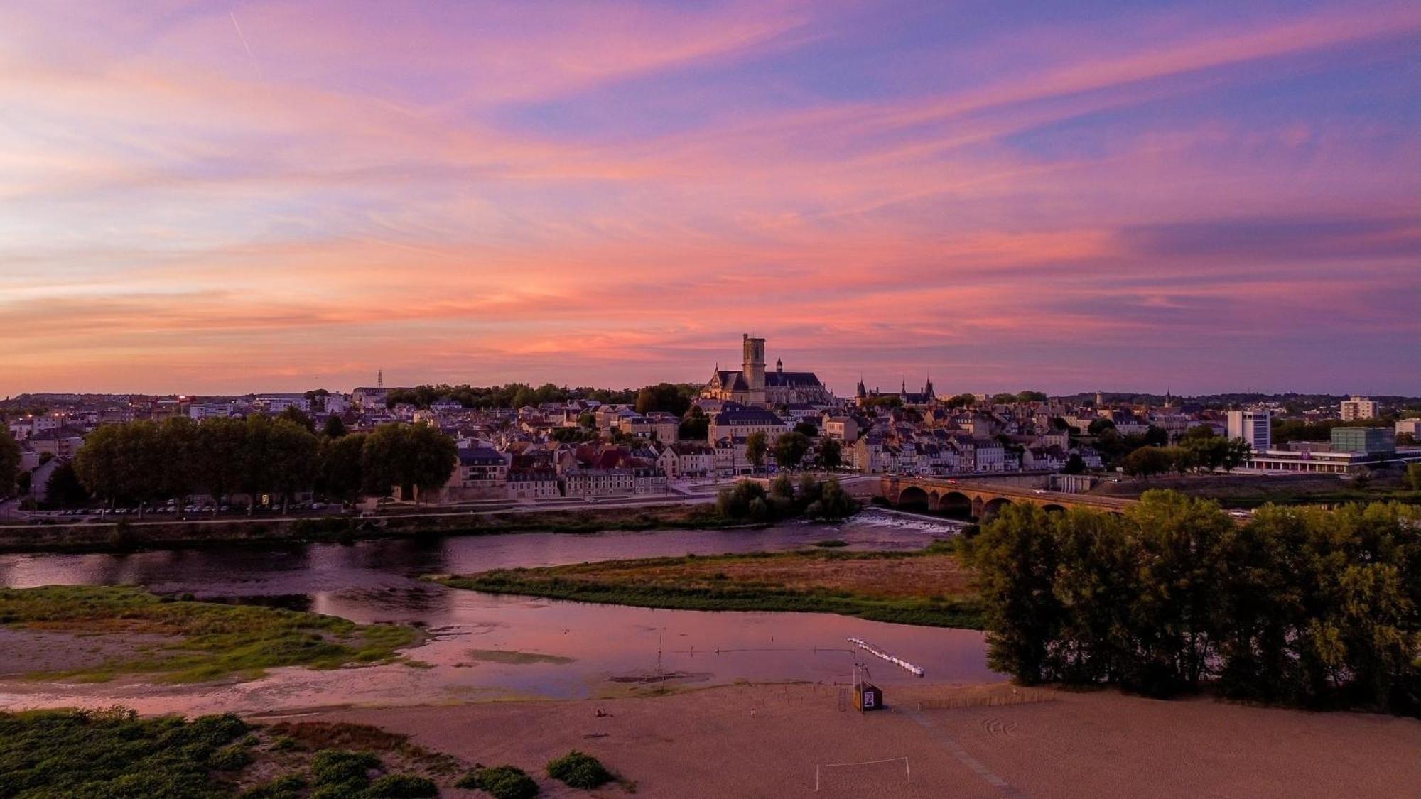 "Au Centre De Nevers" Hyper Centre Ville De Nevers, Proche Gare, Spacieux & Calme 외부 사진
