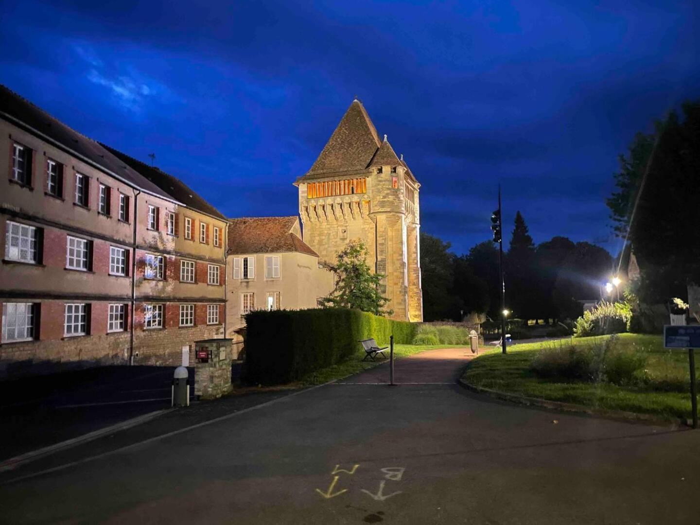 "Au Centre De Nevers" Hyper Centre Ville De Nevers, Proche Gare, Spacieux & Calme 외부 사진