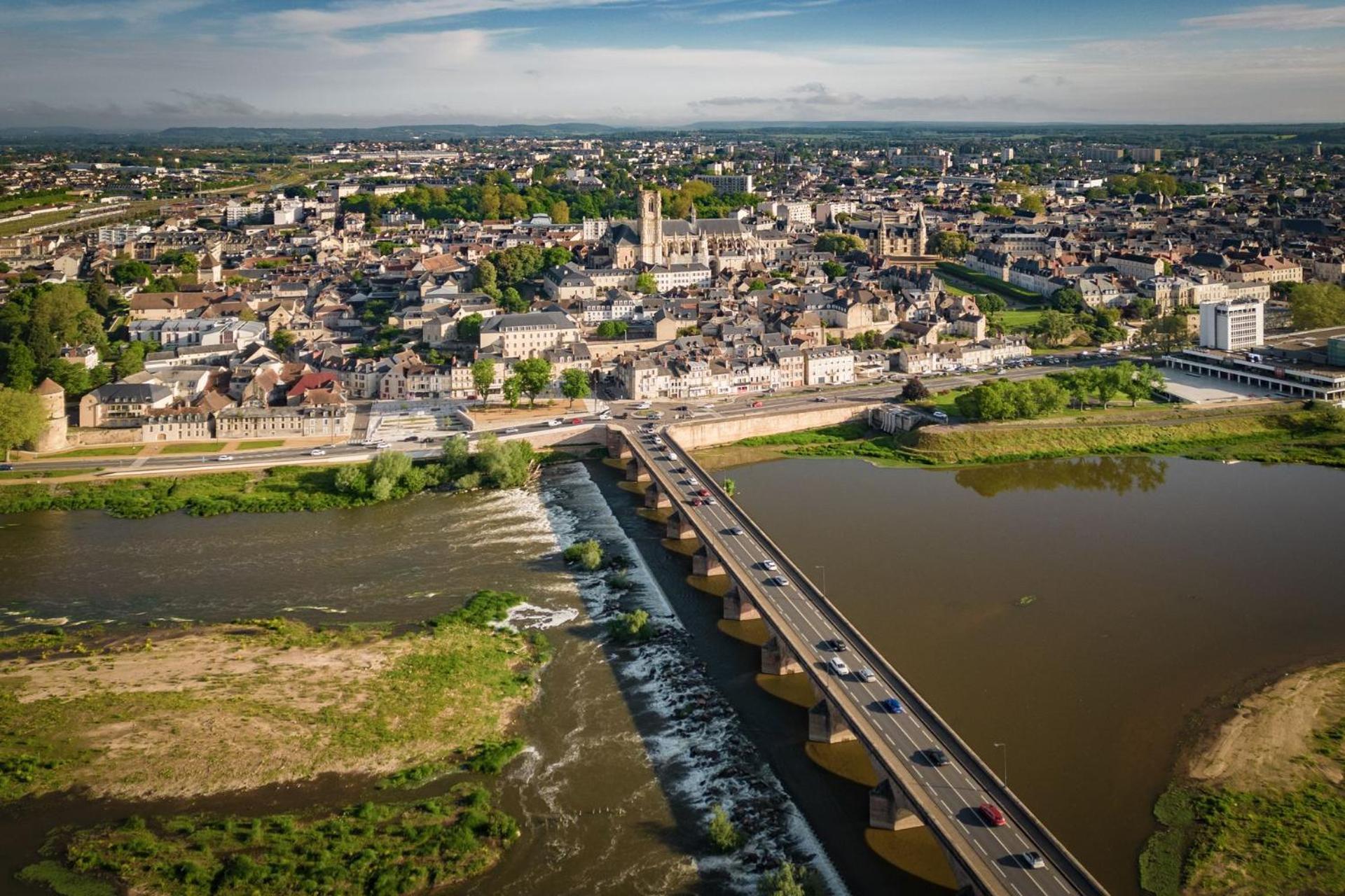 "Au Centre De Nevers" Hyper Centre Ville De Nevers, Proche Gare, Spacieux & Calme 외부 사진
